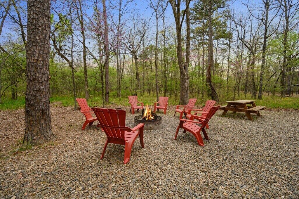 The Treetop Retreat Secluded 1 acre lot with CREEK