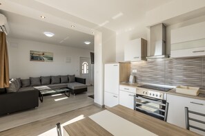 Nhà | Bếp riêng | Tủ lạnh, lò vi sóng, lò nướng, bếp nấu