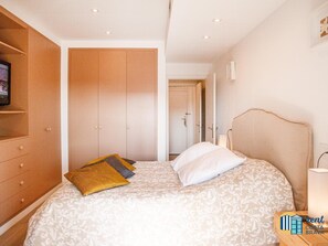 1 quarto, ferros/tábuas de passar roupa, acesso de cortesia à internet
