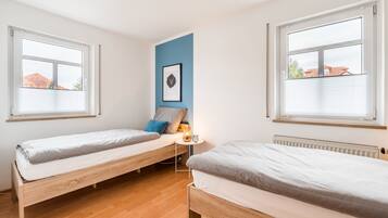 3 bedrooms, iron/ironing board, WiFi, bed sheets