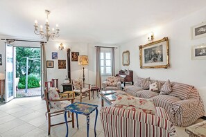 Family House, Multiple Bedrooms, Mountainside (Ca D'artista For Nature Lovers) | Living area | 21-inch flat-screen TV with cable channels - Ca D'artista For Nature Lovers (Stellanello)
