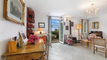 Family House, Multiple Bedrooms, Mountainside (Ca D'artista For Nature Lovers) | Interior