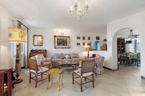 Family House, 2 Bedrooms, Mountainside (Ca D'artista For Nature Lovers) | Living room