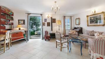 Nhà dành cho gia đình, nhiều phòng ngủ, cạnh núi (Ca D'artista For Nature Lovers) | Nội thất