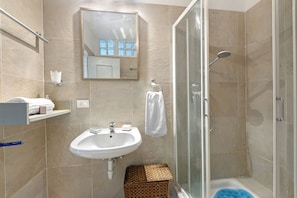 Family House, Multiple Bedrooms, Mountainside (Ca D'artista For Nature Lovers) | Bathroom | Combined shower/tub, hair dryer, bidet, towels - Ca D'artista For Nature Lovers (Stellanello)