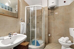 Family House, Multiple Bedrooms, Mountainside (Ca D'artista For Nature Lovers) | Bathroom | Combined shower/bathtub, hair dryer, bidet, towels