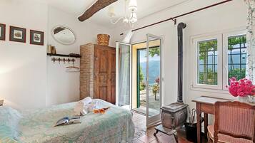 3 kamar tidur, setrika/meja setrika, Wi-Fi gratis, dan seprai linen