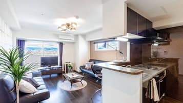 Apartemen, Bebas Asap Rokok | Area keluarga | TV layar datar