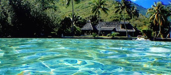 Pension Poerani Moorea - DeLuxe Suite, living room, kitchen, 2 bedrooms a/c