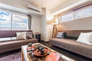 Apartment, Non Smoking | Ruang tamu | TV skrin rata