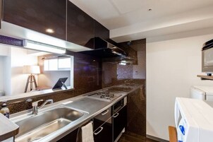 Apartment, Non Smoking | Private kitchenette | Fridge, microwave, stovetop, electric kettle