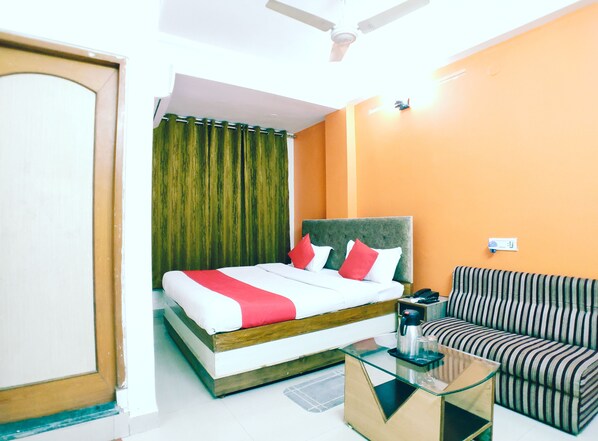 Deluxe kamer | Een bureau, gratis wifi, beddengoed