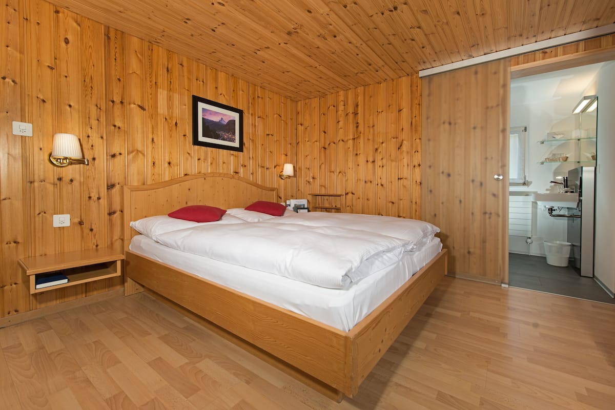 Standard Double Room | In-room safe, desk, cribs/infant beds, free WiFi