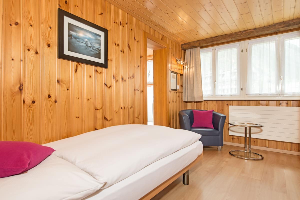 Standard Single Room | In-room safe, desk, cribs/infant beds, free WiFi