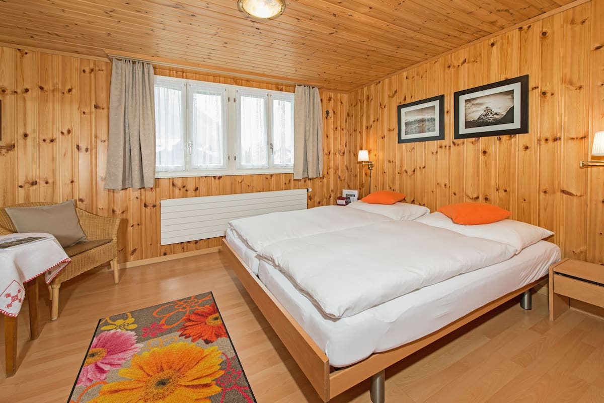 Double Room | In-room safe, desk, cribs/infant beds, free WiFi