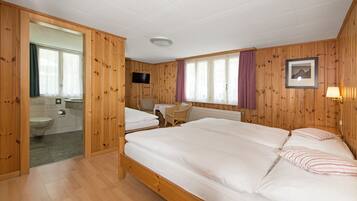 Triple Room | In-room safe, desk, cots/infant beds, free WiFi