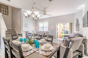 Dining - Luxury Resort Amenities - Bright and Modern Townhome (Davenport)