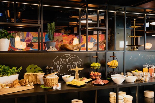 Unclassified image, 1 of 25, button