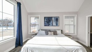 3 bedrooms, free WiFi, bed sheets - Family-Friendly Harbor View Home (Ottawa)