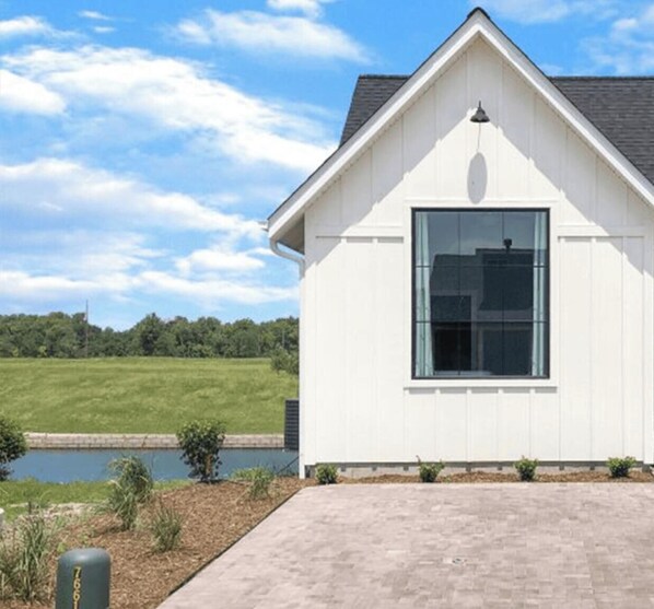 Exterior - Family-Friendly Harbor View Home (Ottawa)