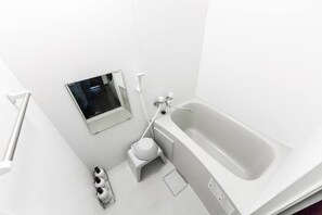 Apartment, Non Smoking | Bathroom | Separate tub and shower, free toiletries, hair dryer, slippers