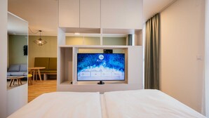 1 多间卧室、客房内保险箱、WiFi、床单