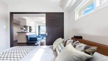 Apartment, Non Smoking | 2 bedrooms, iron/ironing board, free WiFi, bed sheets