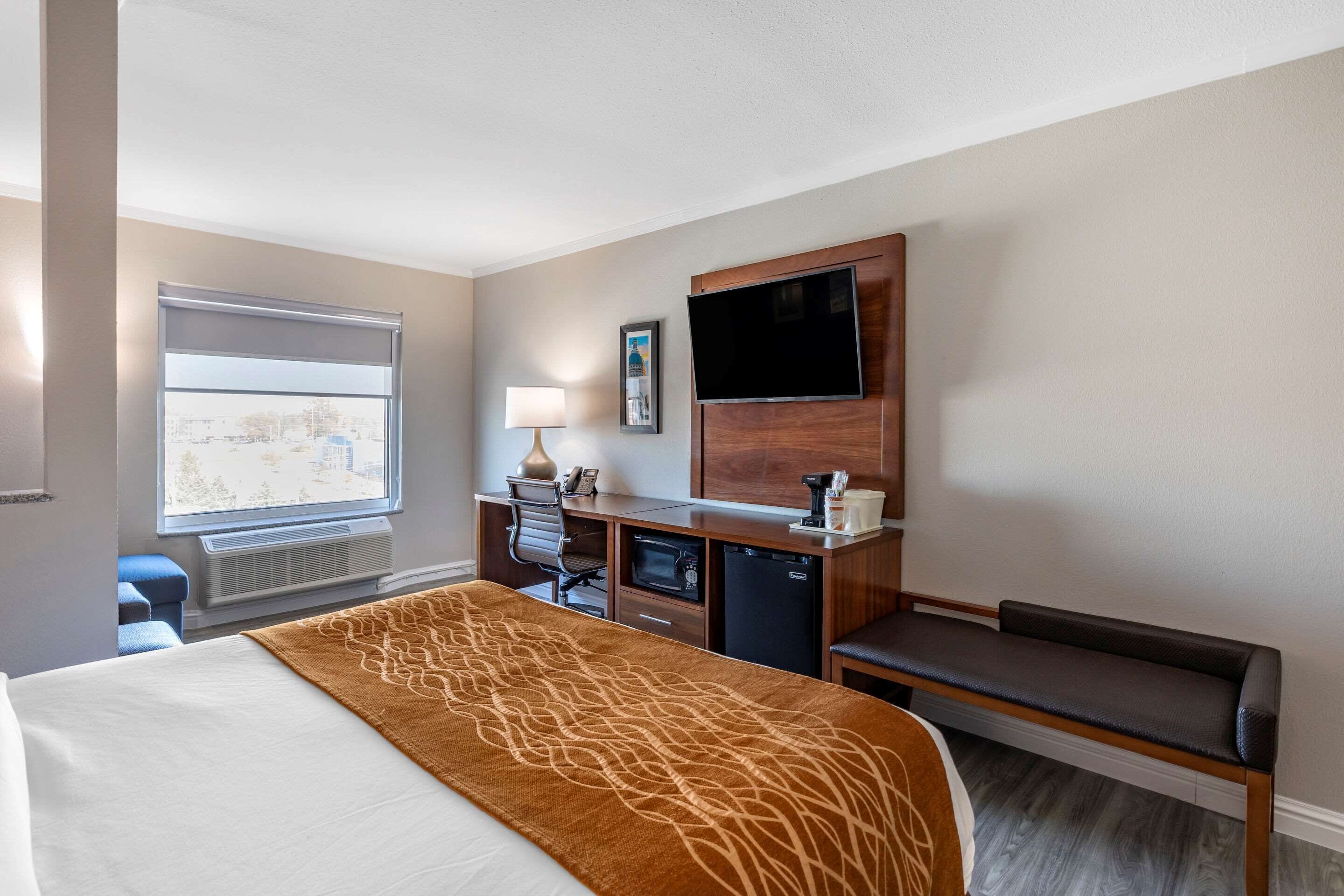 1 bedroom, hypo-allergenic bedding, memory-foam beds, desk