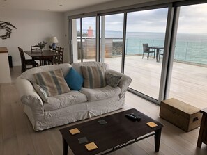 TV - “Seawards”. House with panoramic sea views, set directly above the SW Coast Path (Torpoint)