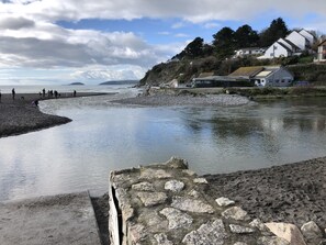Beach nearby - “Seawards”. House with panoramic sea views, set directly above the SW Coast Path (Torpoint)