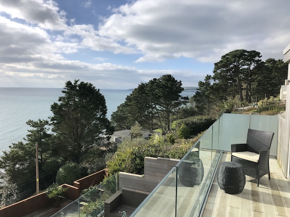 Terrace/patio - “Seawards”. House with panoramic sea views, set directly above the SW Coast Path (Torpoint)