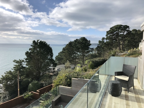 “Seawards”. House with panoramic sea views, set directly above the SW Coast Path