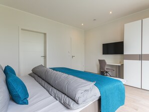 3 bedrooms, travel crib, WiFi