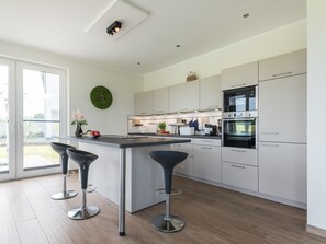 Refrigerador, microondas, horno, lavavajillas