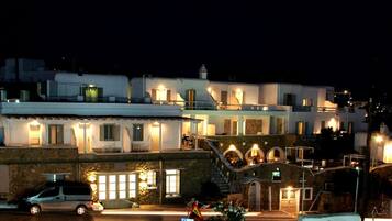 Fassade der Unterkunft – Abend/Nacht