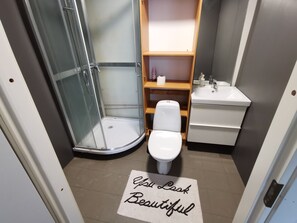 Apartament | Bany | Dutxa, assecador de cabells i tovalloles 