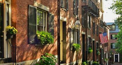 Suite at House of L: near Boston, Hospitals, Encore Casino, Walk to Bus, Fast WiFi, Driveway