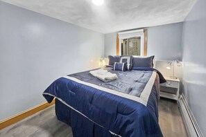 1 bedroom, iron/ironing board, WiFi, bed sheets - Suite at House of L: Near Boston, Hospitals & Casino – Fast WiFi, Driveway (Chelsea)