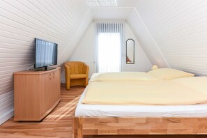 2 bedrooms, travel cot, WiFi