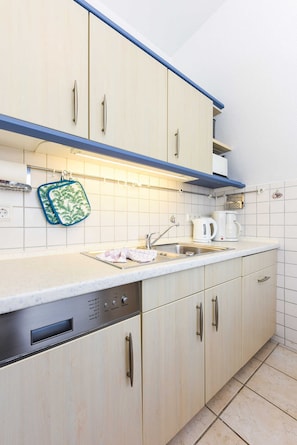 Køleskab, mikrobølgeovn, ovn, opvaskemaskine