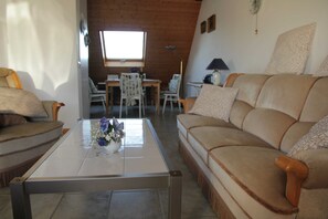 TV - HAuszeit Kapitänshaus Friedrichsschleuse - Temporary home (Wittmund)