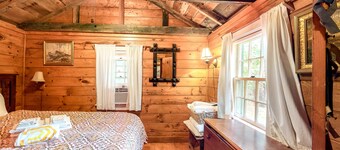 Charming, Dog-Friendly Cottage w/ Free WiFi & a Kitchenette - Close to the Beach