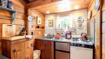 Horno, placa de cocina, cafetera/tetera, tostadora