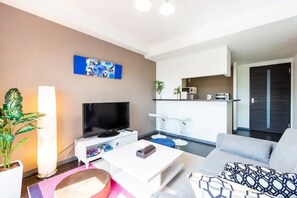 Apartment, Non Smoking | Living area | Flat-screen TV