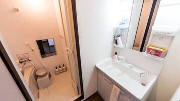 Apartment, Non Smoking | Bathroom | Separate tub and shower, free toiletries, hair dryer, electronic bidet