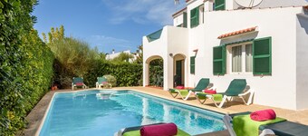 Villa Juanita with Swimmingpool, AC, WIFI, Garden, Great for Families