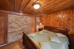 3 bedrooms, WiFi - Rent-a-villa with outdoor jacuzzi, BBQ, trampoline and indoor infrared sauna (Medven)