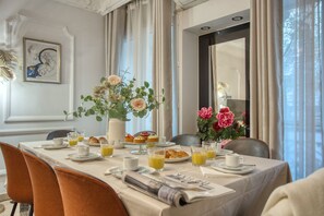 Dining - Iconic 150m² 4BR near Opera - Hidden Gem Renovated (paris)