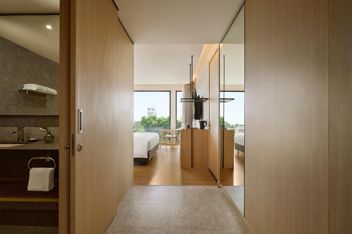 Premium bedding, minibar, in-room safe, desk