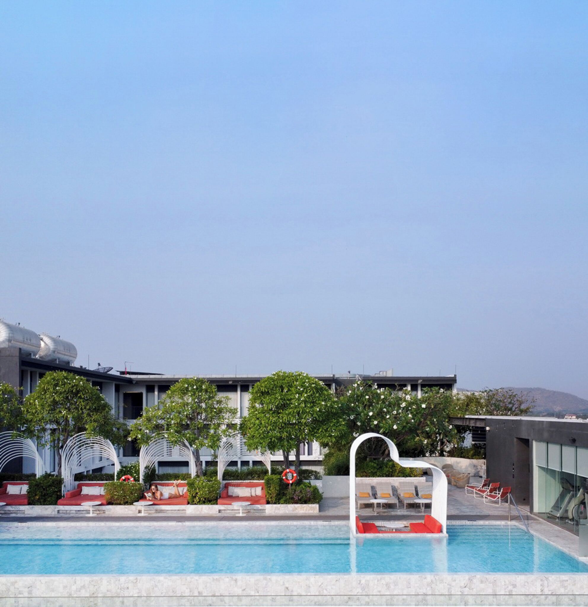 屋外プール、サンラウンジャー